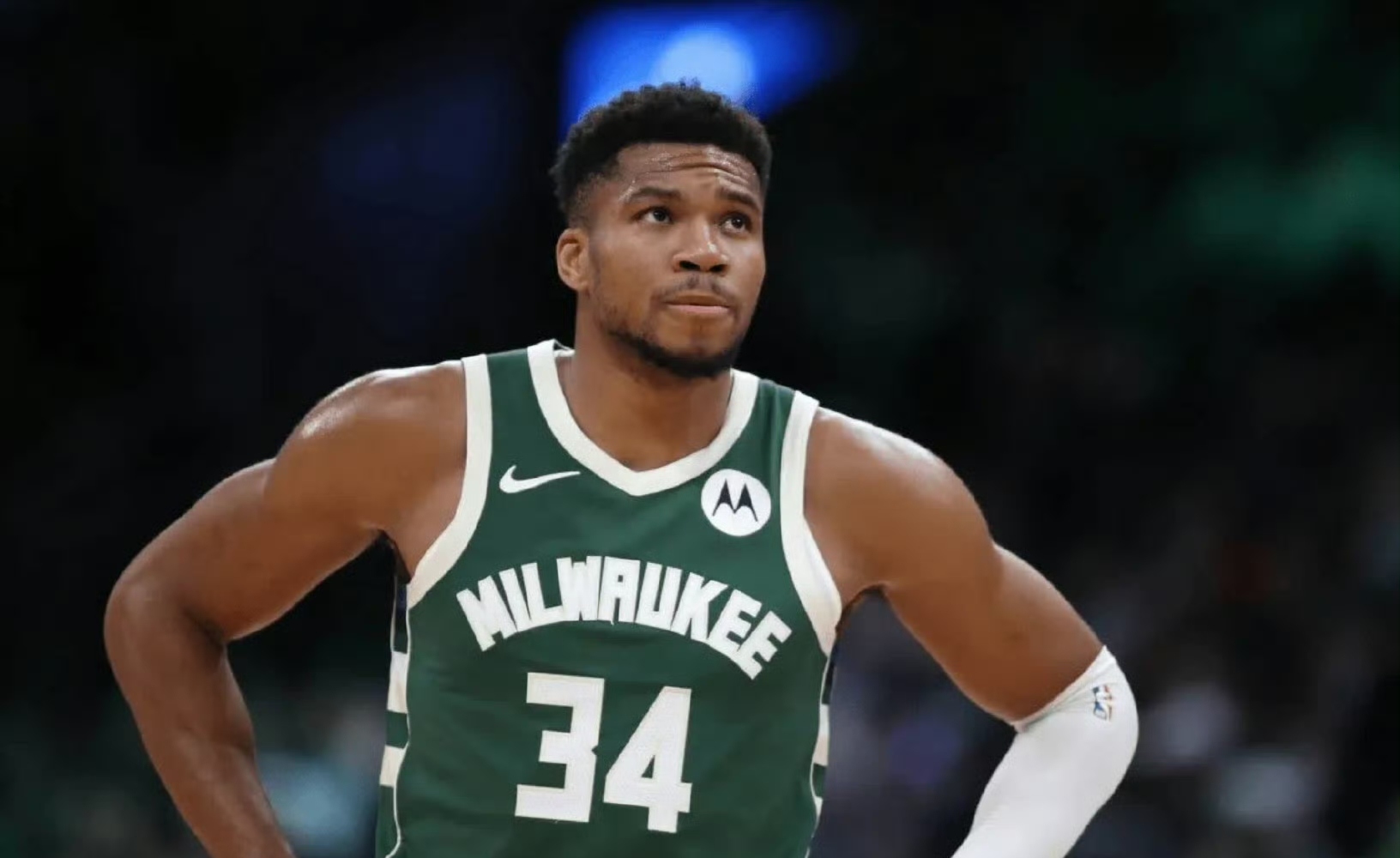 AYX-包含老鹰不断突破！，字母哥连续七场比赛得分超过出色防守观众掌声雷动的词条