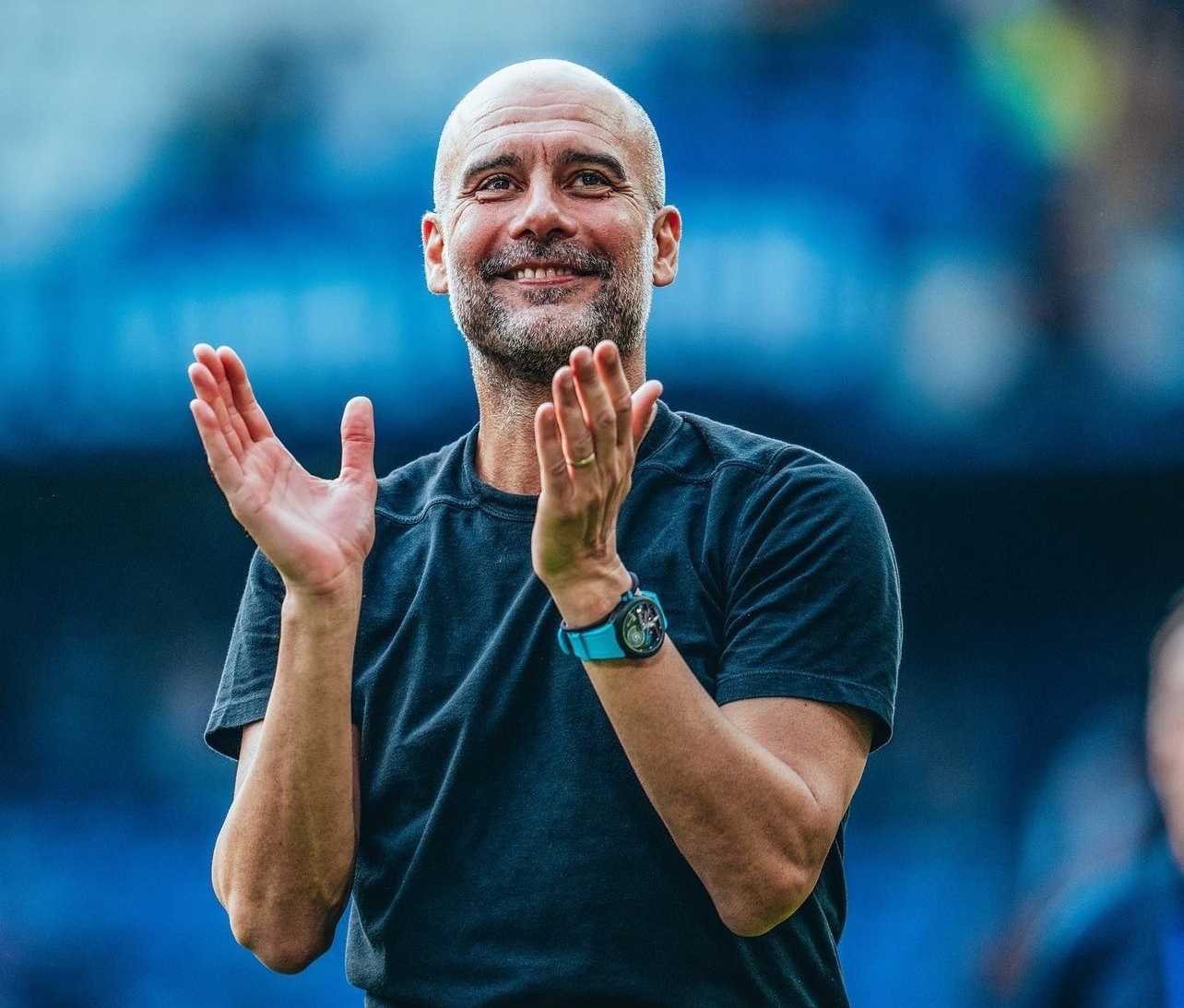 AYX-包含哈兰德重返赛场，重返赛场首场状态出色，TL观众沸腾！赢得满堂喝彩的词条