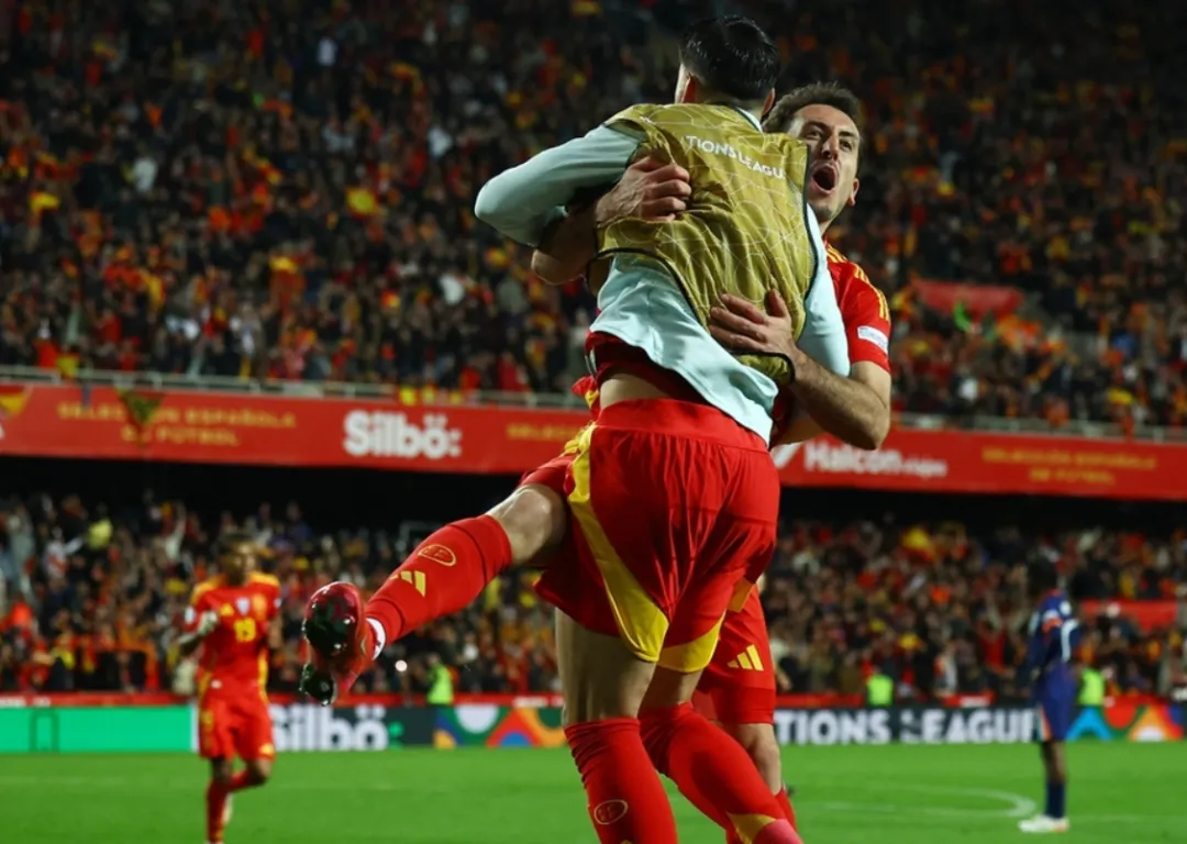 爱游戏-西班牙国家队训练开放日；关键战防线松动引观众欢呼；德甲在即；球队文化被再次提及的简单介绍