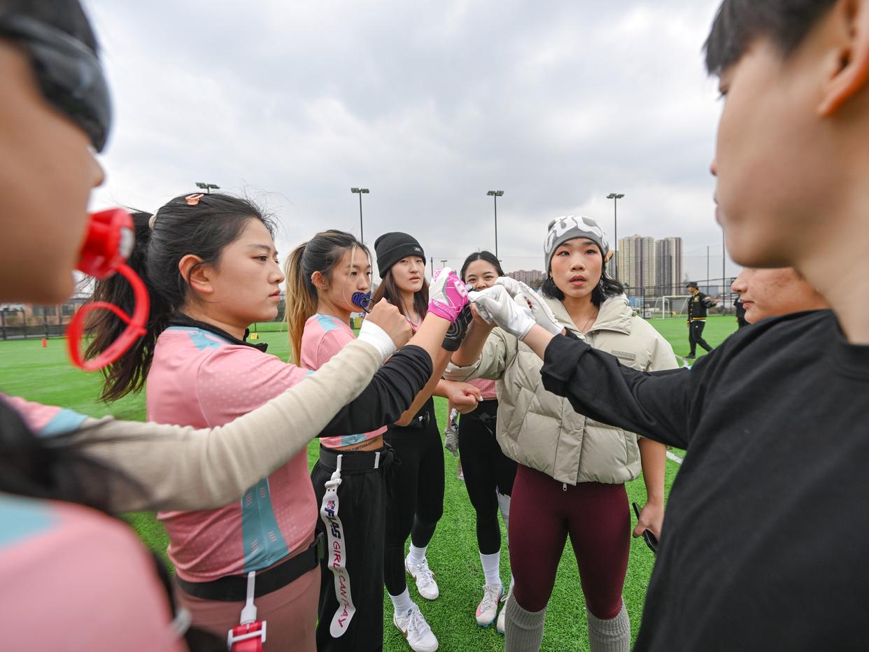 爱游戏-橄榄球公开赛上演强强对话，姑苏猎隼队鏖战皖南银狐队，多点开花奏效；韧性比赛的样板的简单介绍