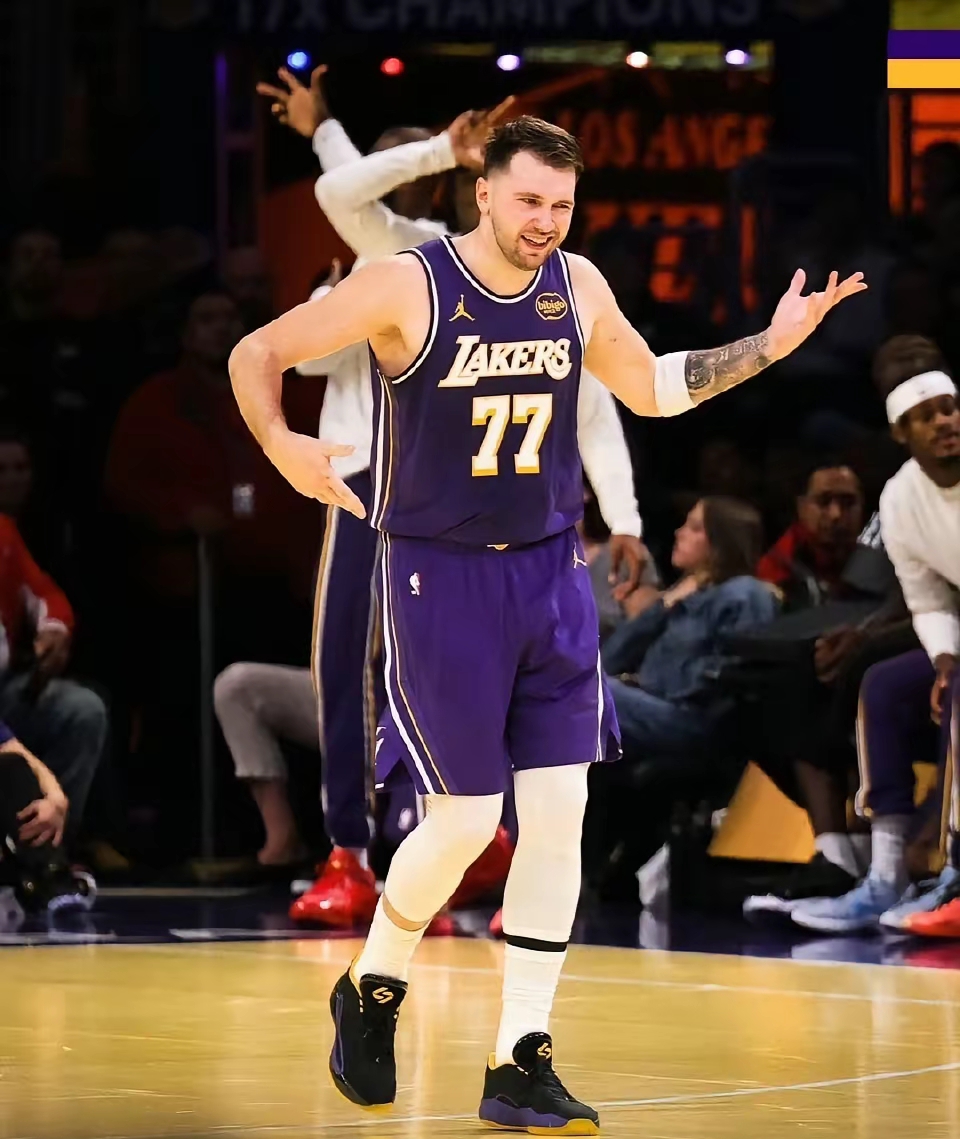 东契奇在快船比赛中赛况扑朔迷离,逆转引发热议!的简单介绍 东契奇在快船比赛中赛况扑朔迷离,逆转引发热议!的简单介绍