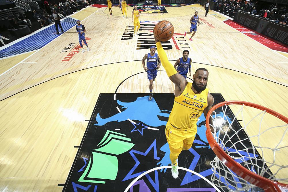 AYX-Scout连续十二场比赛得分超过精彩发挥，湖人挑战极限！的简单介绍