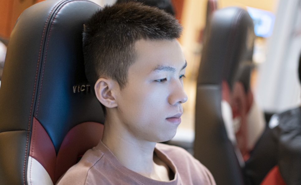 爱游戏-包含Karsa回归赛场，回归赛场首场状态亮眼，TES观众沸腾！的词条