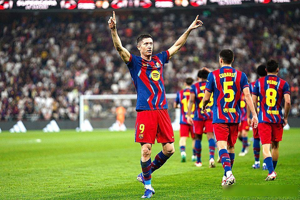 爱游戏体育-莱万多夫斯基关键节点回归赛场，C9带队取胜！的简单介绍